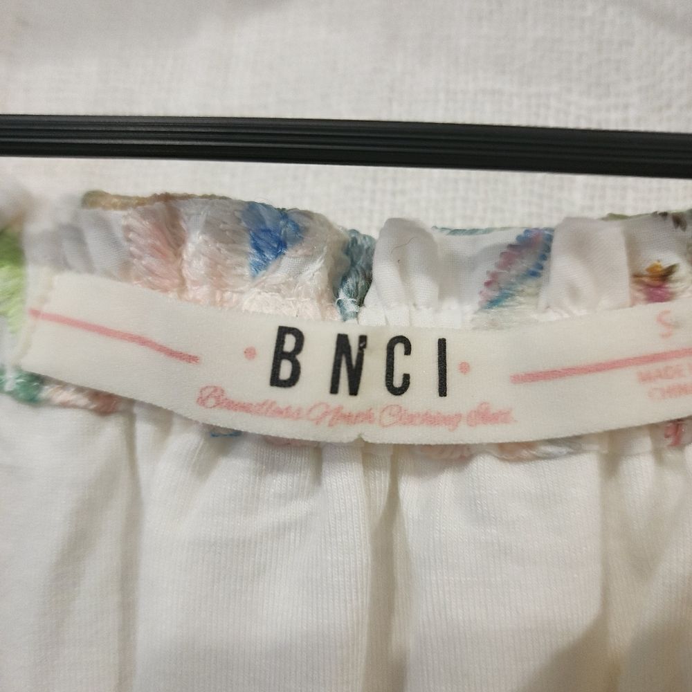 B.N.C.I Off Shoulder Multi Colored Embroidered Floral With Lace Top - Picture 11 of 11